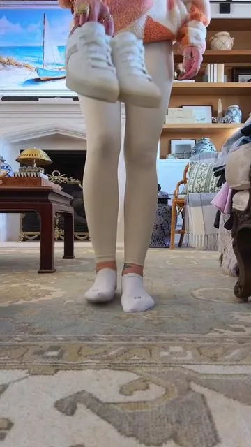 ✨🤍 Glad I listened to the girls! These sneakers are 10/10! & fit tts!  #comfyshoes #walkingshoes #sneakers #tiktokshopcreatorpicks #drscholls 