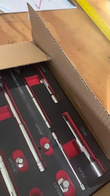 Seese Pro: 10 piece flex, head, ratchet set, perfect for standard or heavy duty tool operations. #titokshopjumpstartsale #tiktokshop #creatorsearchinsights #tools #rachetset