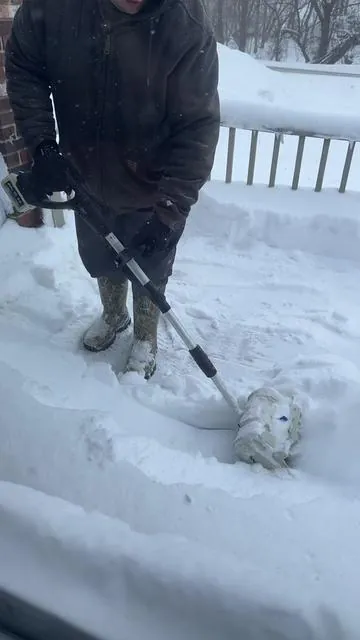 #snowjoe #snowjoeshovel #batteryshovel #snowblower 