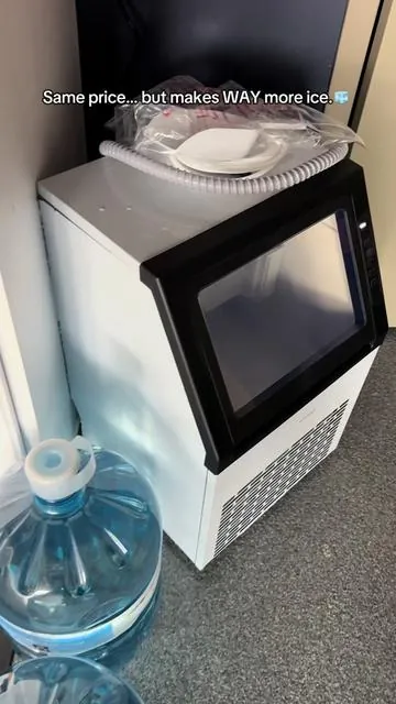 This commercial size ice maker is the upgrade you need if you use a lot of ice. It’s great for hosting, households, businesses, or if you just love ice! 🧊 #icemakermachine #icemachine #kitchenupgrade #hostingtips #commercialicemaker 