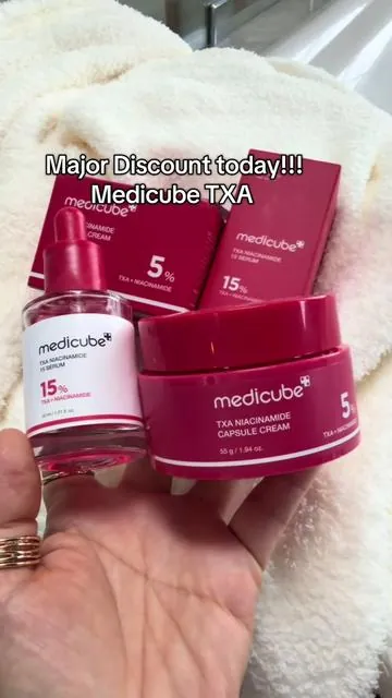 If your goal is brighter-looking, more even skin with glow, this duo is a favorite for a reason ✨ The Medicube TXA + Niacinamide Glow Duo combines a concentrated serum with a capsule cream to help support skin clarity, glow, and overall tone balance. The lightweight layers absorb easily and fit into both AM and PM routines. 💗 Helps support a more even-looking skin tone 💗 Supports glow and skin clarity 💗 Lightweight serum + nourishing cream combo 💗 Layers well under makeup or sunscreen 💗 Great for daily glow-focused routines Perfect if you like K-beauty routines that focus on radiance, smooth texture, and hydrated-looking skin. #Medicube #TXANiacinamide #GlassSkinRoutine #darkspots #tiktokshopcreatorpicks 