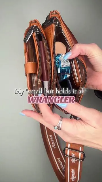 This little thing hold sooo much more than you’d expect!  @Rustic Charm Bootic #wrangler #wranglerpurse #westernfashion #crossbodybag #tiktokshopjumpstartsale 