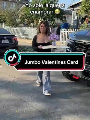 She’s never seen a 3D Jumbo Valentines card before! #esposa #valetinesday #novia 