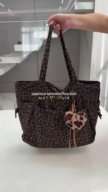 As a leopard print girl this tote is perfect for me 🐆✨🤎#totebag #leopardprint #leopard #bag #spotlightfinds 