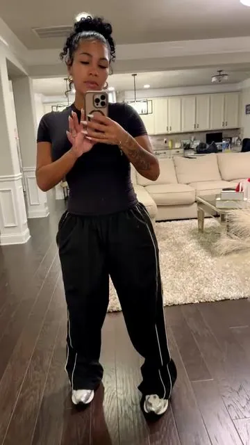 So comfy 🤞🏽 but try so cute … size large ! Joggers 🔗 above #womensfashion #joggingpant #tiktokcreatorpicks #womensclothing 