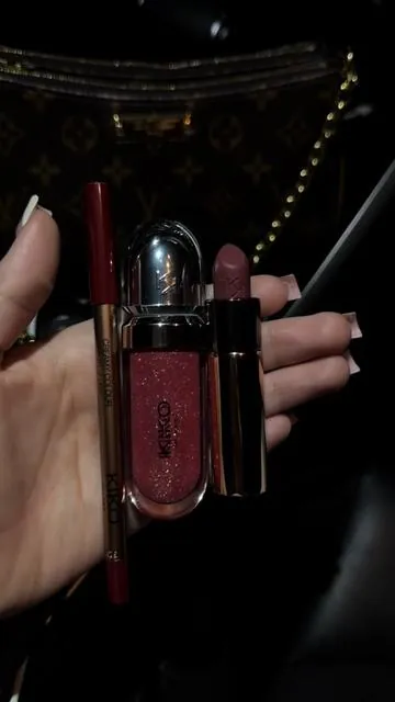 i’m obsessedddd 😍 #KikoMilano #KikoMilanoLipCombo #lipgloss #RedLip #RedLipCombo 