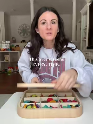 A magnetic puzzle set will keep your child busy for a long long time #toddlerfinds #toddlertoys #educationaltoys #puzzles #screenfreeplay 