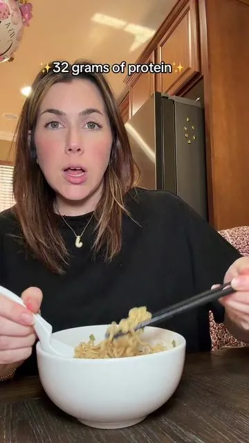 I cannot believe this ramen has 32 grams of protein in it! This was actually delicious!@Healspot Food #ramen #highprotein #highproteinramen #protein #tastetest 