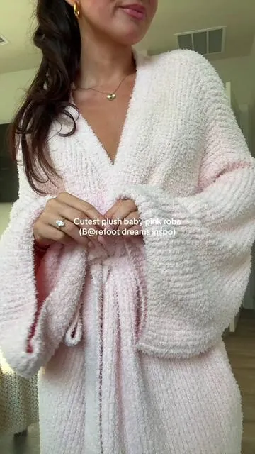 The cutest robe is back in stock!!!!! #plushrobe #barefootdreams #robe 