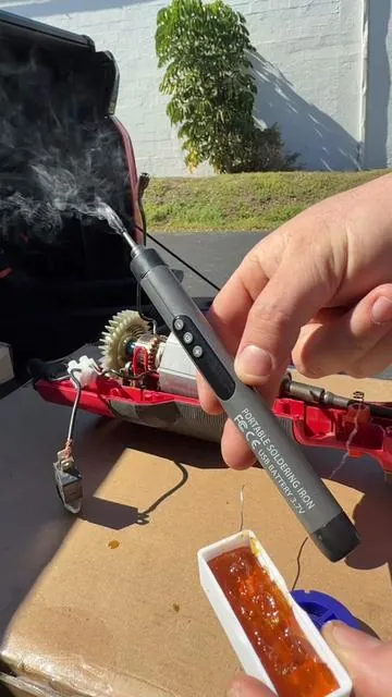 Soldador Eléctrico LCD Portátil con Temperatura Ajustable USB - Kit de Soldadura DIY para Electrónica con Caja de Almacenamiento 2 3 #SoldadorElectrónico #HerramientasDIY #SoldaduraPortátil #ElectrónicaDIY #ReparacionesEnCasa 