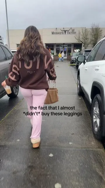 thank god for impulse decisions 🙏🏻 #leggingsoutfit #comfyfit #tiktokshopcreatorpicks 