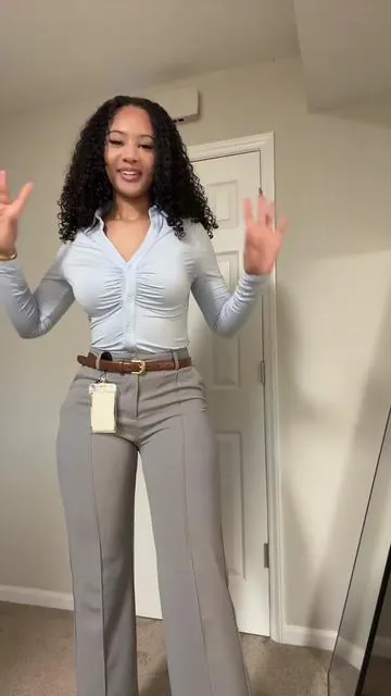 Happy Monday ! Today’s ootd for work 💗 #ootd #workootd #businesscasualoutfits #baddie #work 