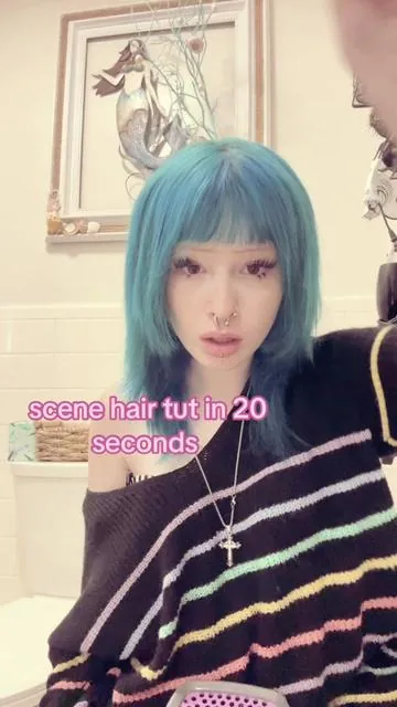 the styling powder i used is linked!!  #hairtutorial #scene #scenehair #dyedhair #stylinghair 