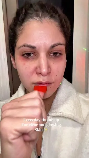 These dissolvable strips deliver glutathione + antioxidant support directly through the mouth for enhanced absorption. Designed to support the body’s natural renewal process, they help protect against daily oxidative stress while promoting brighter-looking skin and overall wellness. Simple, convenient, and easy to add to your daily routine. ✨ #glutathione #skinwellness #beautyfromwithin #antioxidants #beautyhacks 