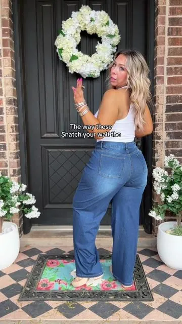 The way these jeans make your waist look tho👏🏼 insane! #jeans #halarajeans #widelegjeans #jeansoutfit #tiktokshopstockup @Halara @Halara shop 