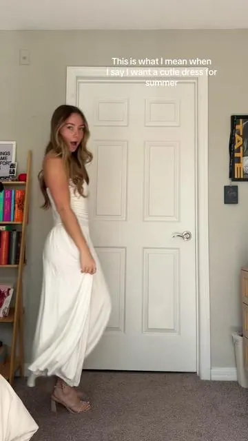 I will say, me siento muy angelical in this dress ✨ #fashion #outfitinspo #summerdress #whitedress #foryoupage 