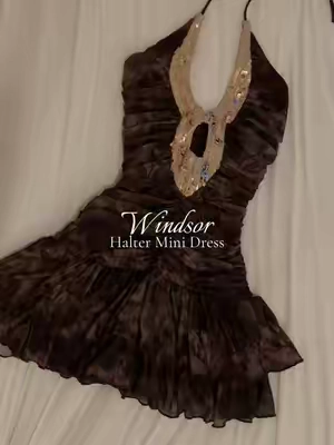 She’s so pretty @windsorstore #MiniDress #HalterDress #Windsor #VestidoCorto #NightOutOutfit 