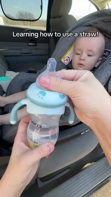 Transition your baby to a sipper cup so easily with this bottle! #babyessentials #babybottle #sippycup #momsoftiktok #babymusthaves 
