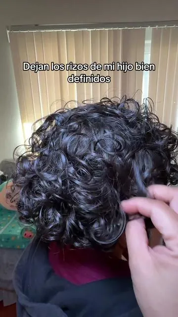 Set de hombre para cabello rizado de la marca base que dejan el cabello de mi hijo bien brilloso y con los rizos bien definidos y le diran asi todo el dia. #curlyhair #menhair #rizosdefinidos 