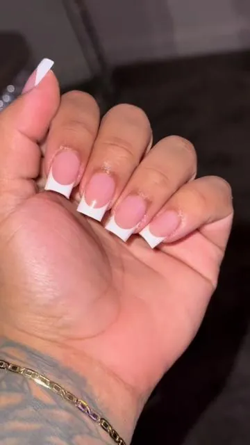 Nah like 10000/10 on the quality not to mention they come with 200+ nails!😍😍😍😍🔥🔥🔥 #pressonnails #fullset #frenchtip #babypink #pressonset 