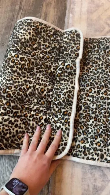 Multiple heat settings so you can customize the warmth + and automatic shut off for safety. Perfect for back pain, cramps, sore muscles, or just getting cozy  #heatingpad #homecomfort #stressrelief #tiktokshopstockup #painrelief  