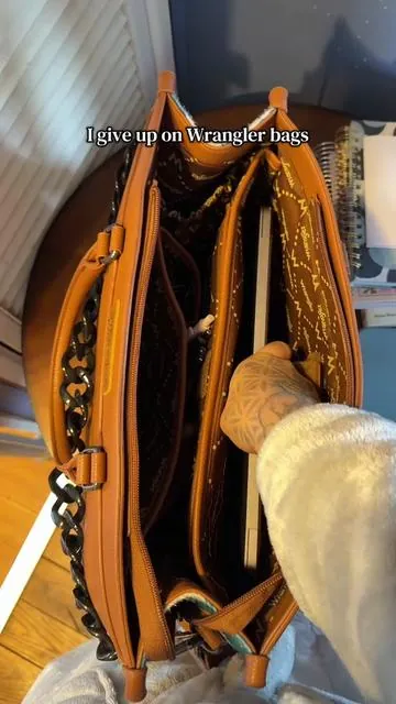 Like come on wrangler #wranglerpurse #wranglertote #wranglerbags #wranglertotebags 