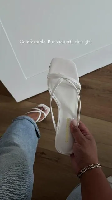Every girl NEEDS these! So comfortable and so cute, they come in so many different colors too! #dreampairs #dreampairsshoes #kittenheels #sandalheels #stapleshoes @Dream Pairs 
