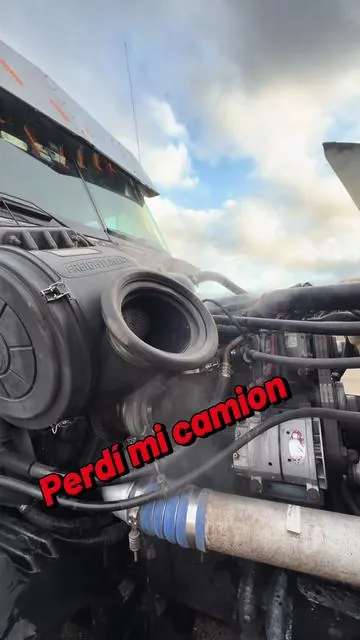 Se me arruinó mi camión y lo dejo tirado si alguien lo ocupa? Mira como salgo de este apuro #camioneros #owneroperator #freightliner #scanner #mecanico  sirve para caterpillar cumin ditroit pacar , international Peterbilt Volvo Kenwort 