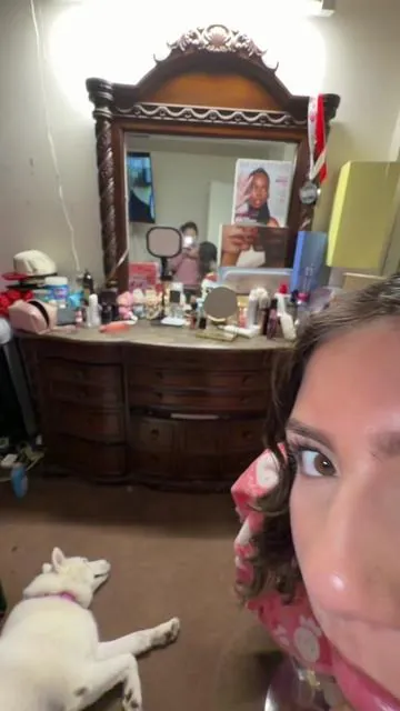 Looking for a vanity thie is the one I am in love🩷 #jennyv004 #momsoftiktok #momlife #makeupvanity 
