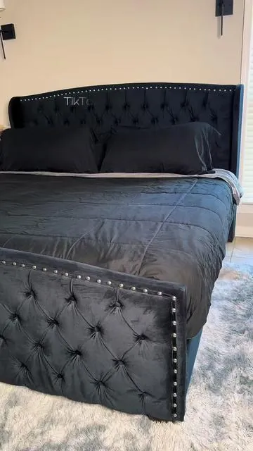 And for the price you can’t beat it 👏🏽👏🏽 we’ve had this bed since January 2025 and I have zero complaints definitely a plus size friendly bed frame🥳 #kingbed #bedframe #tiktokshopfurniture #furniture #plussizefriendly 
