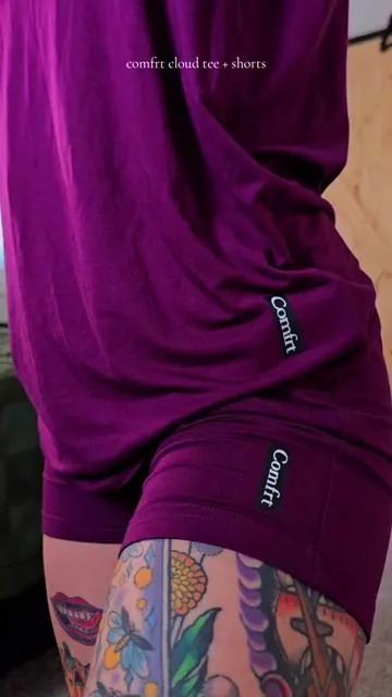 So. Freaking. Comfy. One of my favs from Comfrt!! Lightweight, breathable, soft, stretchy material. Seriously feels so good on my skin. Wearing an xs in both the tee and shorts! They both fit so good😍 *I am 5'2 115lbs*