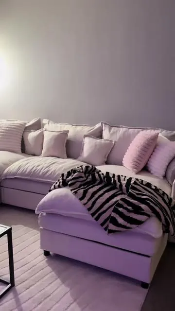 Obviously the star of the show is this sofa! I am obsessed 😍😍 I’m not going to lie, I was so nervous ordering this after reading good and bad reviews but I’m here to tell you it’s 100% worth it! I’ll make a separate video solely on the couch so yall can here my full review but I literally do not want to leave my living room now 😩 #contentcreator #vlog #gosuhi #sofa #livingalonediaries 