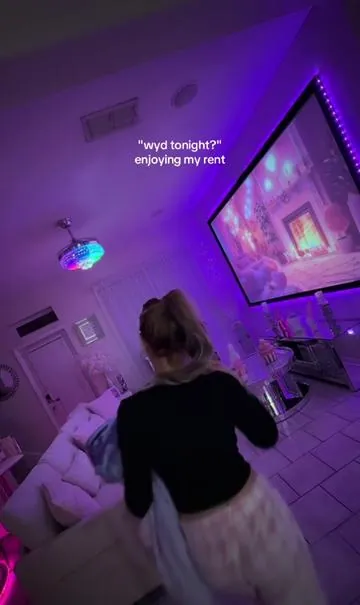 Im busy tonight 🫶🏻✨✌🏻🤍 #Nightin #cozy #movienight #aesthetic 