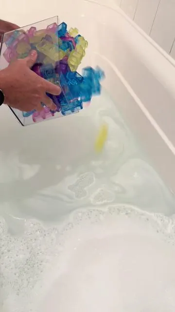 Stretchy, squishy, stick-together FUN 🫧✨ These jelly blocks are a total sensory dream! You can build with them in the bathtub or on the floor and my kids are obsessed. The texture, the stretch, the way they stick together… 10/10 sensory play 💙 #SensoryPlay #BathTimeFun #KidsActivities #SpecialNeedsParenting #TTSFastTrack 