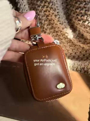 the cutest little holder for your AirPods and earbuds! Keeps them protected and you’ll finally always know where they are✨👜🎧#airpodcase #bagorganizer #accessories #whatsinmybag #tiktokshopstockup leather AirPod case 