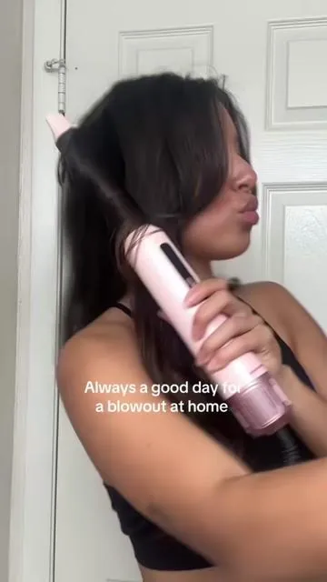 My favorite hairstyle to do EVER.  @ATOPSKINS.US #atopskins #hotairbrush #athomeblowout #longhairstyles #blowoutathome 