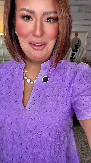 This shade of purple on this eyelet lace babydoll dress is STUNNING!  🤩 Do you hear me?! It’s 100% cotton and a beautiful relaxed fit! @Wenrine shop #eyeletlace #babydolldress #dress #wenrine #ttsacl 