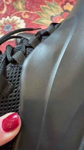 #crocs #crocsgang #tiktokshopcreatorpicks#nonslipshoes#crocsforlife @Crocs since when does croc make non slip work shoes? 