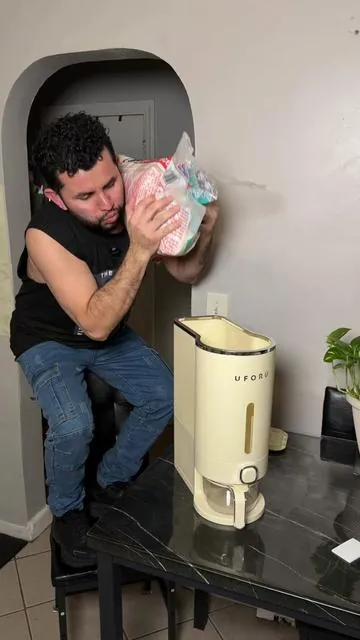 Este dispensador de arroz está buenisimo y aparte te protege el arroz #dispenser #dispensador #UFORU #utensilios #dispenser 