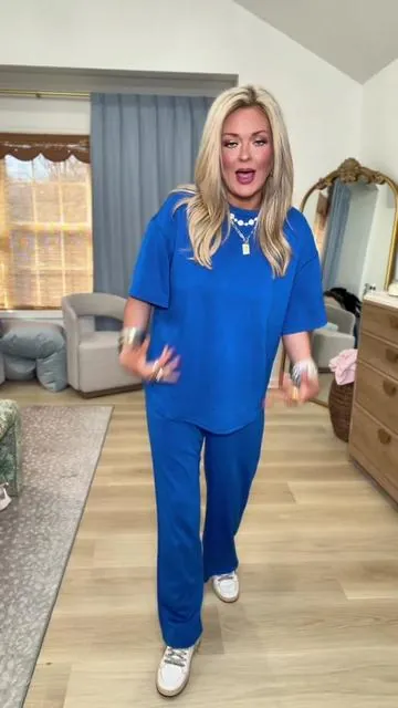 This 2 piece set feels like it should cost HUNDREDS!!! By far the best set I’ve found! #2pieceset #matchingset #loungeset #outfitinspo #cuteoutfits 