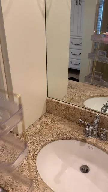 Looks great and helps save space?! #bathroomessentials #bathroomorganization #bathroomorganizer #cornerorganizer #bathroomcleaninghack 