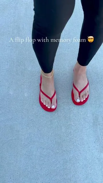 This color ♥️ #projectcloud #flipflops #sandals #sandalsforwomen @Project Cloud Shoes 