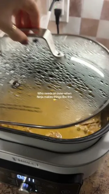 Not to mention the pot is removable, oven safe and dishwasher safe 😩 IN LOVE  #ninjakitchen #ninjafoodi #ninjafoodipossiblecooker #ninjapossiblecookerpro #slowcooker 