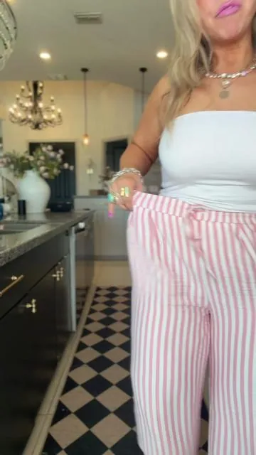These linen pants are my spring & summer uniform 🤍Throw on a tank, a sandal, and you’re out the door @PrettyGarden #linenpants #linenpantsoutfit #springpants #midsizestyle #tiktokshopstockup 
