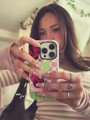 nails matching the case 😋