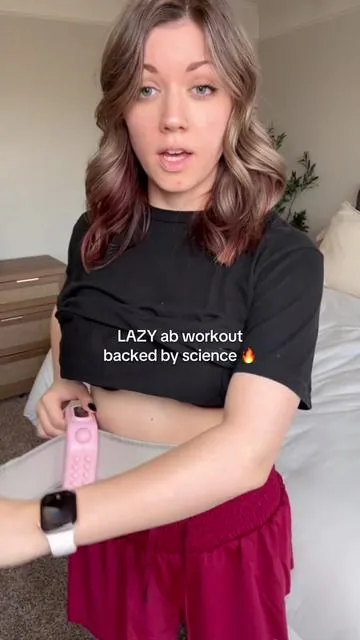 The vibration forces your muscles to contract to keep you stable. Your core engages automatically. That is why you feel your abs the next day. 🔥 @Merach US  #tiktokshopstockup #tiktokshopcreatorpicks #merach #vibrationplate #coreworkout
