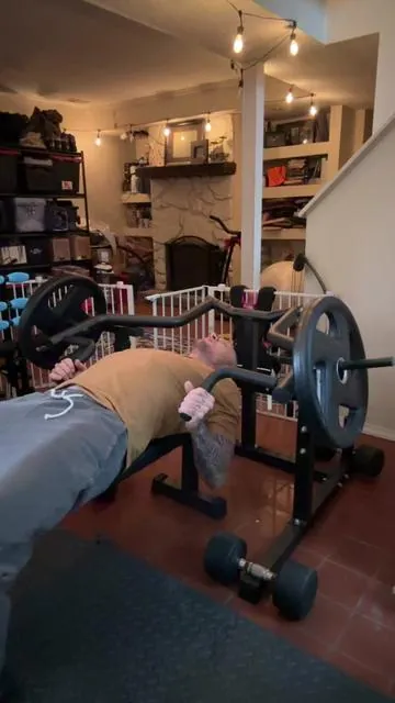 Chest press machine. Great for home gym. 