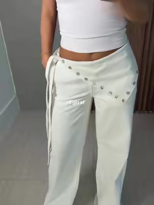 i’m inlove w these jeans!! so unique!  #tiktokshopspringglowup #lowrisepants #foldoverpants #lowrisejeans #tiktokshopcreatorpicks @Edikted 