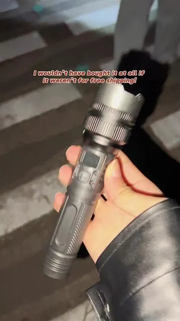 Seriously, the durability of this flashlight is next level. 🔥🔦✨ Link in bio! #caseria #outdoorlife #potente #fyp #tiktokshop