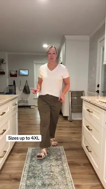 These cropped pants from @Flamingals are comfortable and such a great fit!  #tiktokshopcreatorpicks #tiktokshopspringglowup #ttsfashionweek #over50style #midsizefashion 